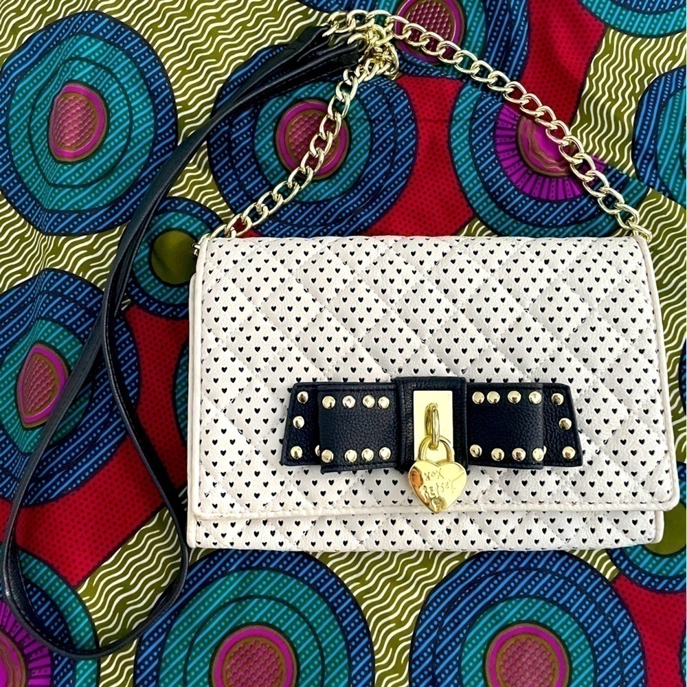Betsey Johnson Quilted Heart Stud Leather Crossbody Clutch Purse gold chain
